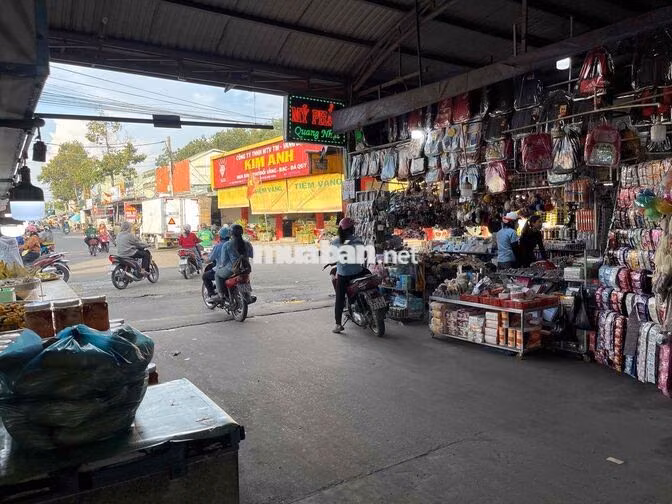 SANG RẺ SẠP GÓC VỊ TRÍ ĐẮC ĐỊA NGAY GẦN MT CỔNG CHÍNH CHỢ QUANG VINH 3