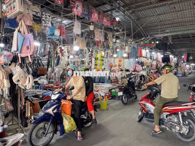 SANG RẺ SẠP GÓC VỊ TRÍ ĐẮC ĐỊA NGAY GẦN MT CỔNG CHÍNH CHỢ QUANG VINH 3