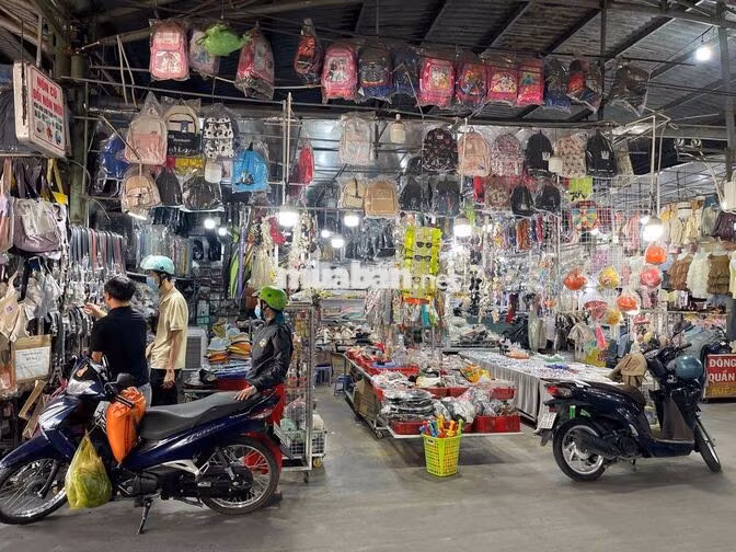 SANG RẺ SẠP GÓC VỊ TRÍ ĐẮC ĐỊA NGAY GẦN MT CỔNG CHÍNH CHỢ QUANG VINH 3