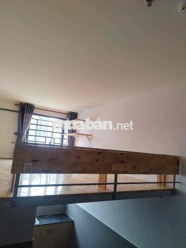 Cho thuê phòng gác lửng cửa sổ full nội thất gần TDTU, RMIT