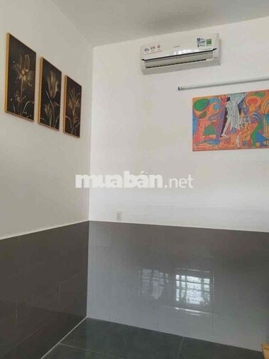 Cho thuê phòng gác lửng cửa sổ full nội thất gần TDTU, RMIT