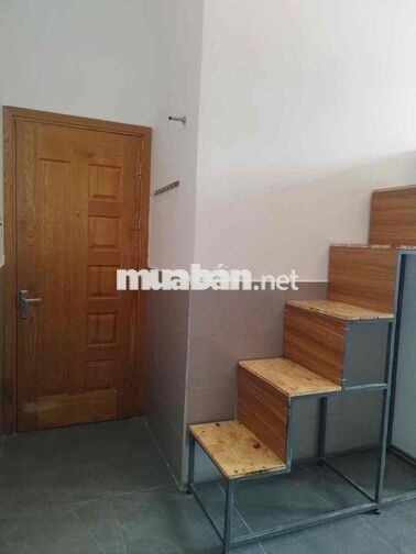 Cho thuê phòng gác lửng cửa sổ full nội thất gần TDTU, RMIT