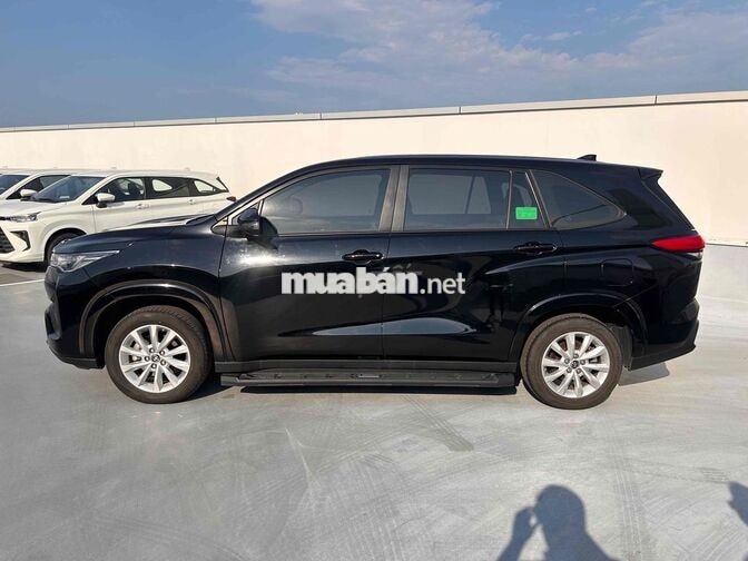 Toyota Innova Cross V 2024 Đen 13000km Tự động