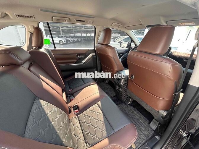 Toyota Innova Cross V 2024 Đen 13000km Tự động