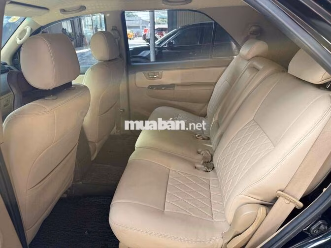 Toyota Fortuner 2.7V 2013 đi 107.000 km một chủ