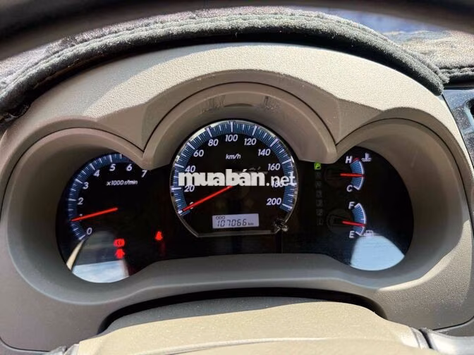 Toyota Fortuner 2.7V 2013 đi 107.000 km một chủ