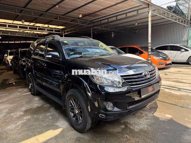 Toyota Fortuner 2.7V 2013 đi 107.000 km một chủ