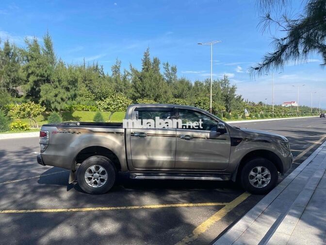 Ford Ranger XLS 2014 Số sàn Vàng cát
