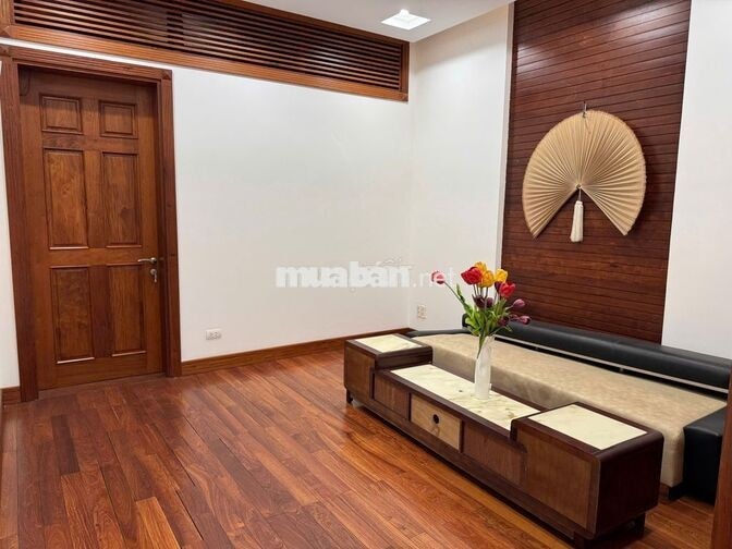 Cho thuê nhà mặt tiền Hoàng Diệu - có thang máy