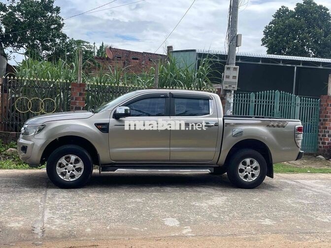 Ford Ranger XLS 2014 Số sàn Vàng cát