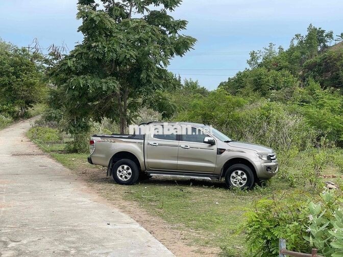 Ford Ranger XLS 2014 Số sàn Vàng cát