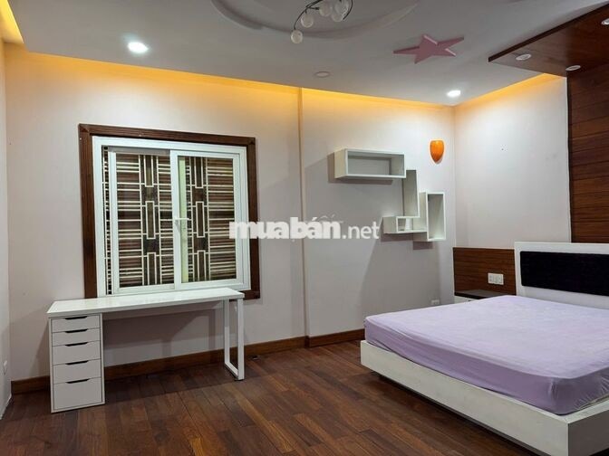 Cho thuê nhà mặt tiền Hoàng Diệu - có thang máy
