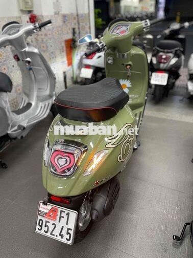 Piaggio Vespa 2024 Xanh lá