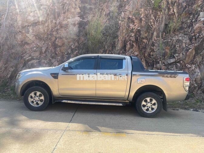 Ford Ranger XLS 2014 Số sàn Vàng cát