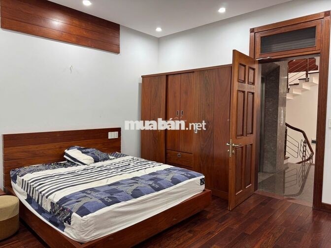 Cho thuê nhà mặt tiền Hoàng Diệu - có thang máy