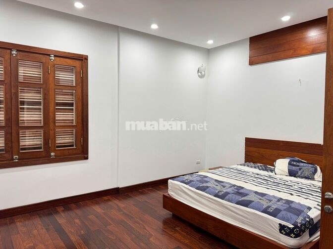 Cho thuê nhà mặt tiền Hoàng Diệu - có thang máy