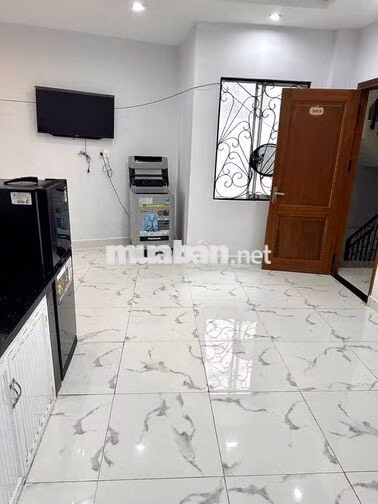 CHO THUÊ CĂN HỘ 2 PN CÓ CỬA SỔ FULL NỘI THẤT P. 4 GIÁ 6.5 TRIỆU/THÁNG