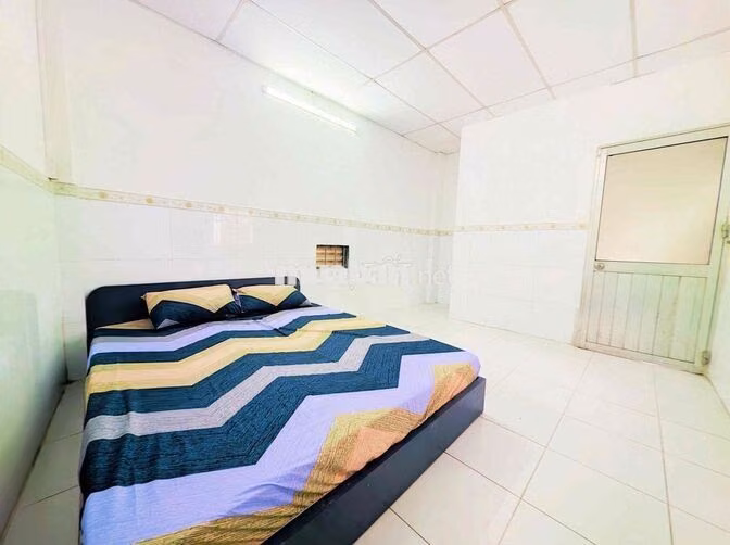 Cho thuê nhà hẻm oto đậu trước nhà 38/ hoàng văn thụ , phú nhuận cũ