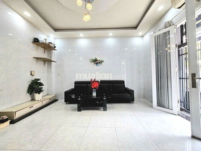 Bán nhà đẹp mới tặng nội thất hẻm 326 đường Bùi Minh Trực P6 Q8