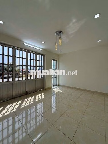 Cho Thuê Nhà 2 tầng 1 tum Kinh Doanh mặt tiền Lê Hồng Phong 