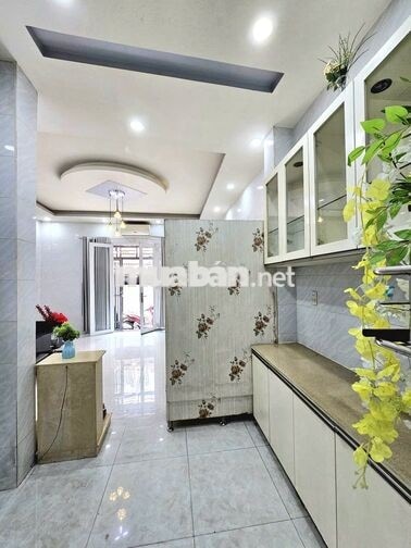 Bán nhà đẹp mới tặng nội thất hẻm 326 đường Bùi Minh Trực P6 Q8