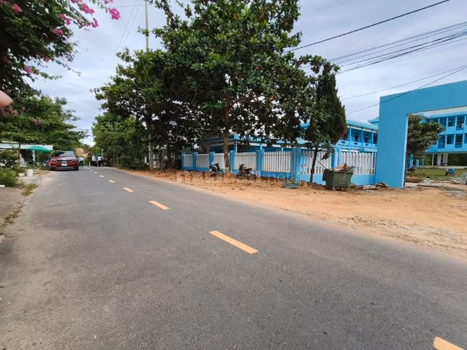 Lô đất Đường nhựa 7m5 - Đối diện trường tiểu học Hòa Phú