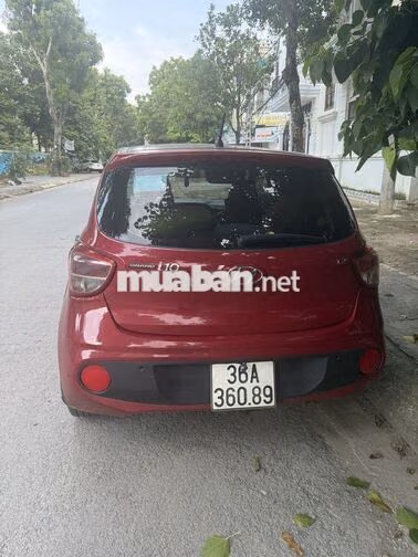 Hyundai Grand i10 đỏ xe gia đình