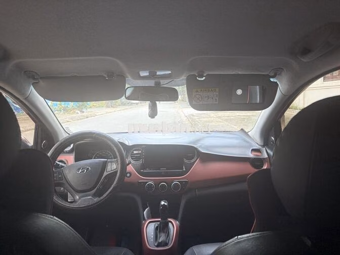 Hyundai Grand i10 đỏ xe gia đình