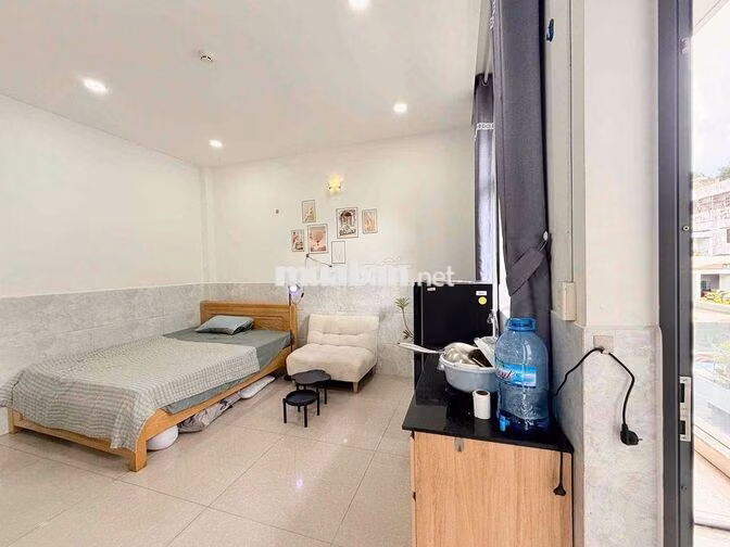 Studio - Balcon - Full Options - Ngay Nguyễn Thiện Thuật, Quận 3