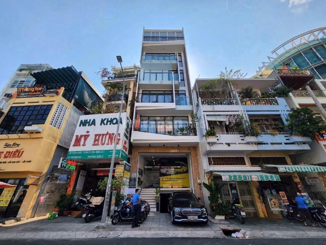 TOÀ NHÀ - HẦM/7 TẦNG - TRẦN KHẮC CHÂN, Q.1 - DT: 6,5m x 15m - 4X TỶ