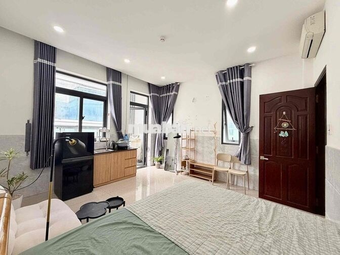 Studio - Balcon - Full Options - Ngay Nguyễn Thiện Thuật, Quận 3