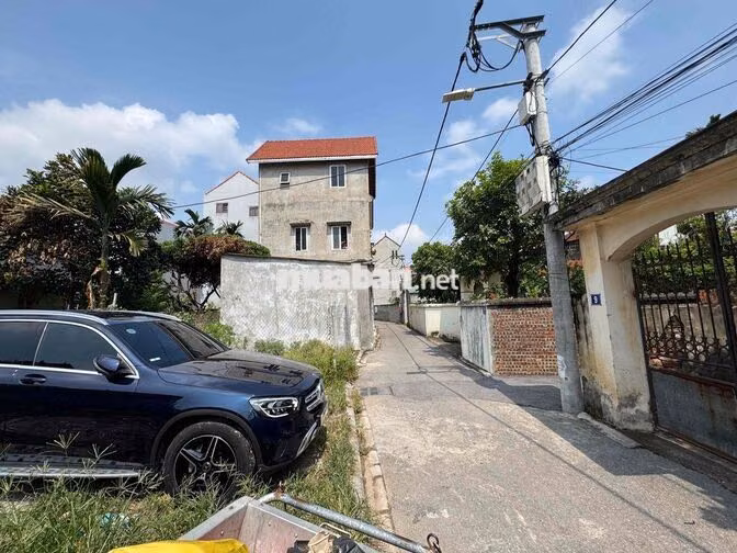 Đa Tốn-Gia Lâm ô tô ngủ trong đất