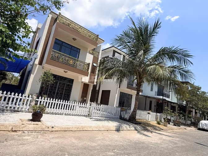 CẦN BÁN NHANH CĂN BIỆT THỰ VƯỜN TRUNG TÂM BẾN LỨC