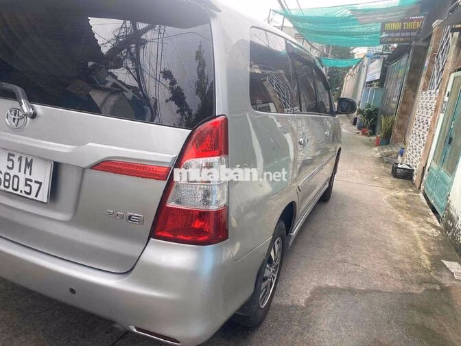 Toyota Innova 2.0E 2016 Số sàn Bạc