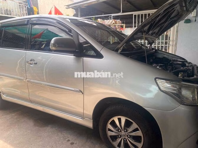 Toyota Innova 2.0E 2016 Số sàn Bạc