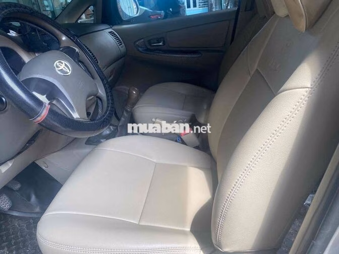 Toyota Innova 2.0E 2016 Số sàn Bạc