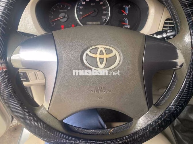 Toyota Innova 2.0E 2016 Số sàn Bạc