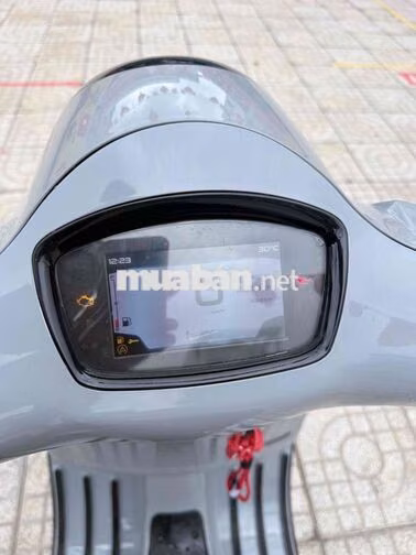 Piaggio GTS HPE 300 Xám xi măng