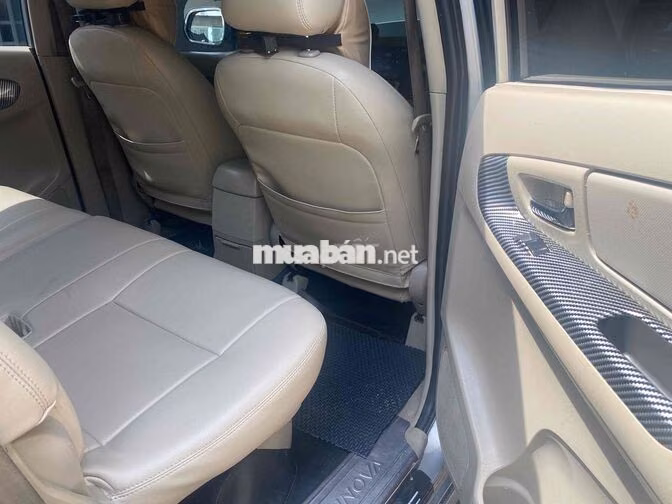 Toyota Innova 2.0E 2016 Số sàn Bạc