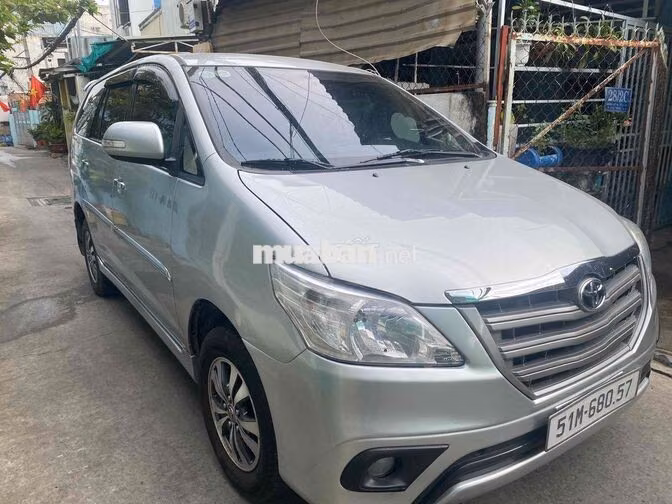 Toyota Innova 2.0E 2016 Số sàn Bạc