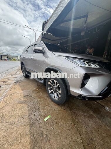 Toyota Fortuner 2024 Xám 67687 km