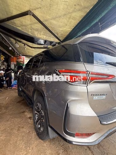 Toyota Fortuner 2024 Xám 67687 km