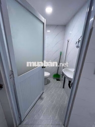 nhà góc 2 mặt tiền cách hẻm xe hơi 500m