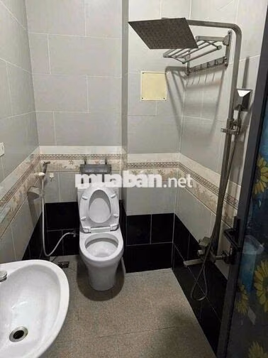 mình còn trống 2 phòng 1 có ban và 1 có cửa sổ