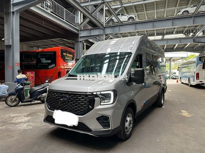 Ford Transit 18 chỗ xe lướt, Hãng Ford