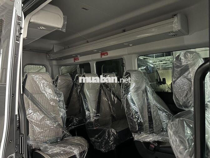 Ford Transit 18 chỗ xe lướt, Hãng Ford