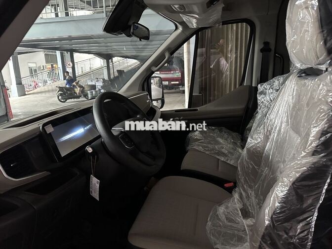 Ford Transit 18 chỗ xe lướt, Hãng Ford