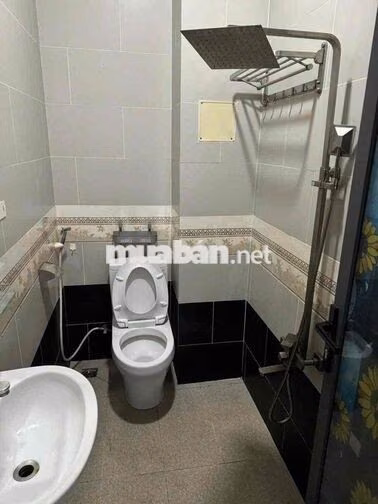 mình còn trống 2 phòng 1 có ban và 1 có cửa sổ