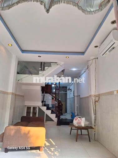 Bán nhà nguyên căn nhà đẹp thoáng mát hẻm xe hơi gần chợ trường học