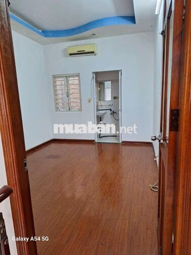 Bán nhà nguyên căn nhà đẹp thoáng mát hẻm xe hơi gần chợ trường học